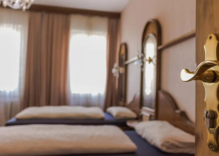 Hotel Five Seasons 3*